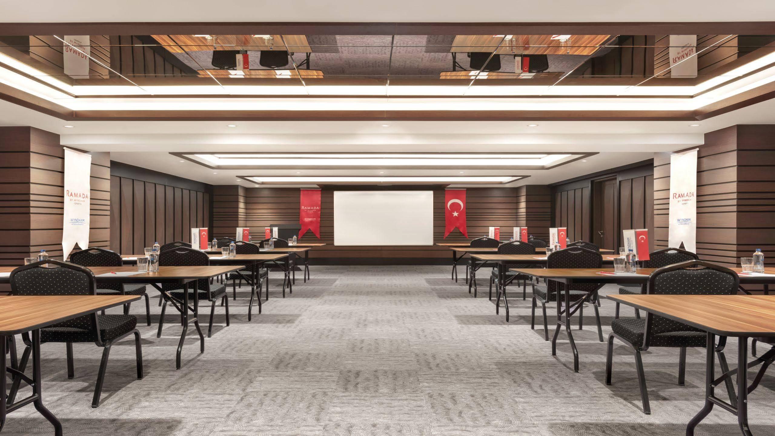 Ramada By Wyndham Isparta Luaran gambar